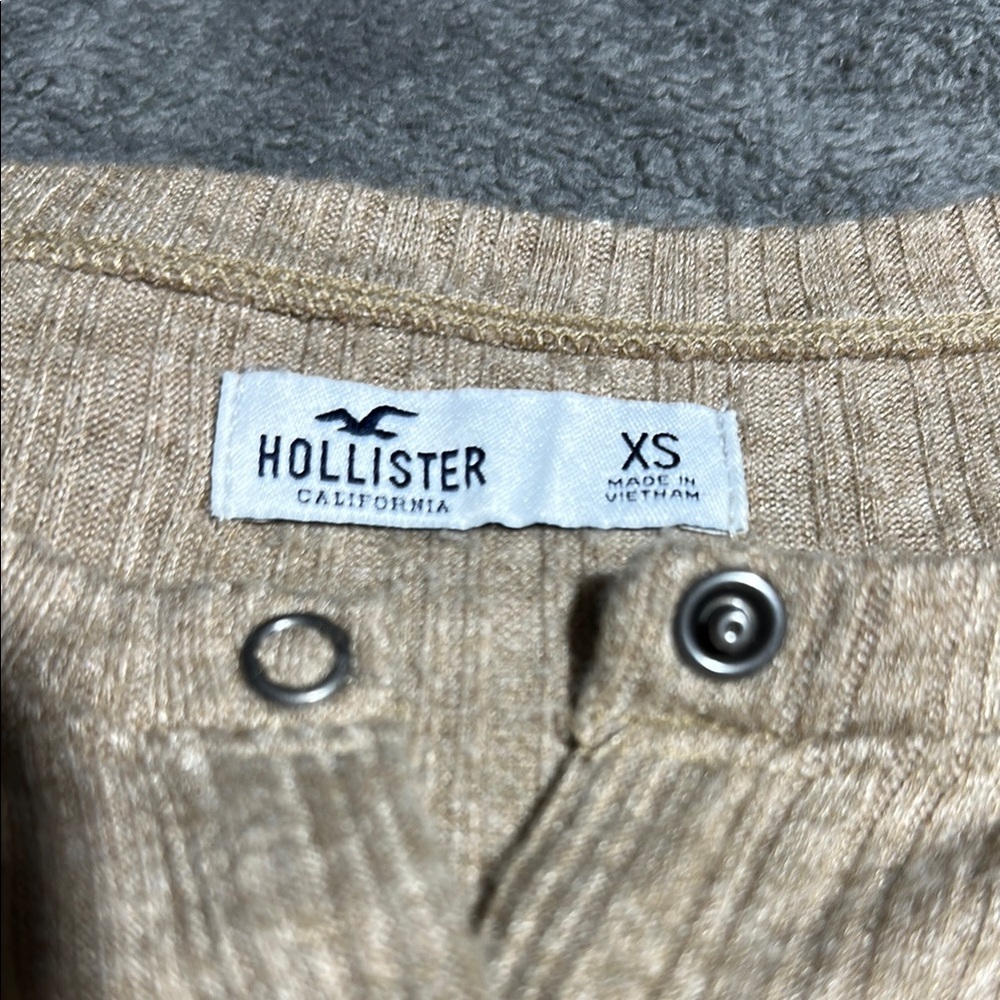 Hollister Tan Ribbed Crop Blouse - Picture 2 of 6
